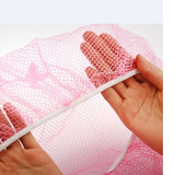 + Chất liệu: Lưới nylon
+ Công dụng: Che lồng quạt giúp bảo vệ trẻ em tránh bị tổn thương trong trường hợp thò tay qua nan quạt khi quạt đang chạy
+ Dùng cho quạt có đường kính lồng quạt khoảng 50cm
+ Dễ dàng làm sạch và bảo quản
 Size: 10*5*2cm